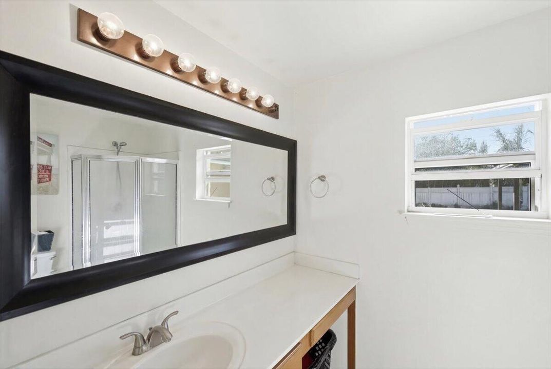 На продажу: $340,000 (4 спален, 2 ванн, 1666 Квадратных фут)