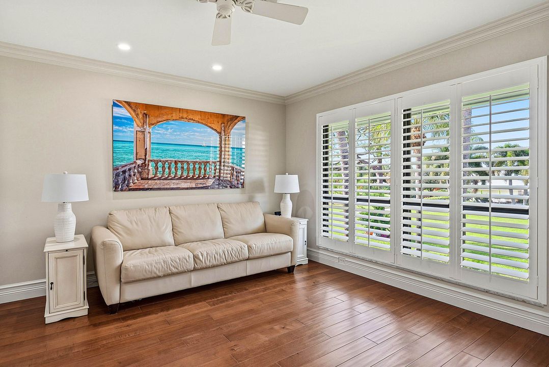 En Venta: $685,000 (3 camas, 2 baños, 1958 Pies cuadrados)