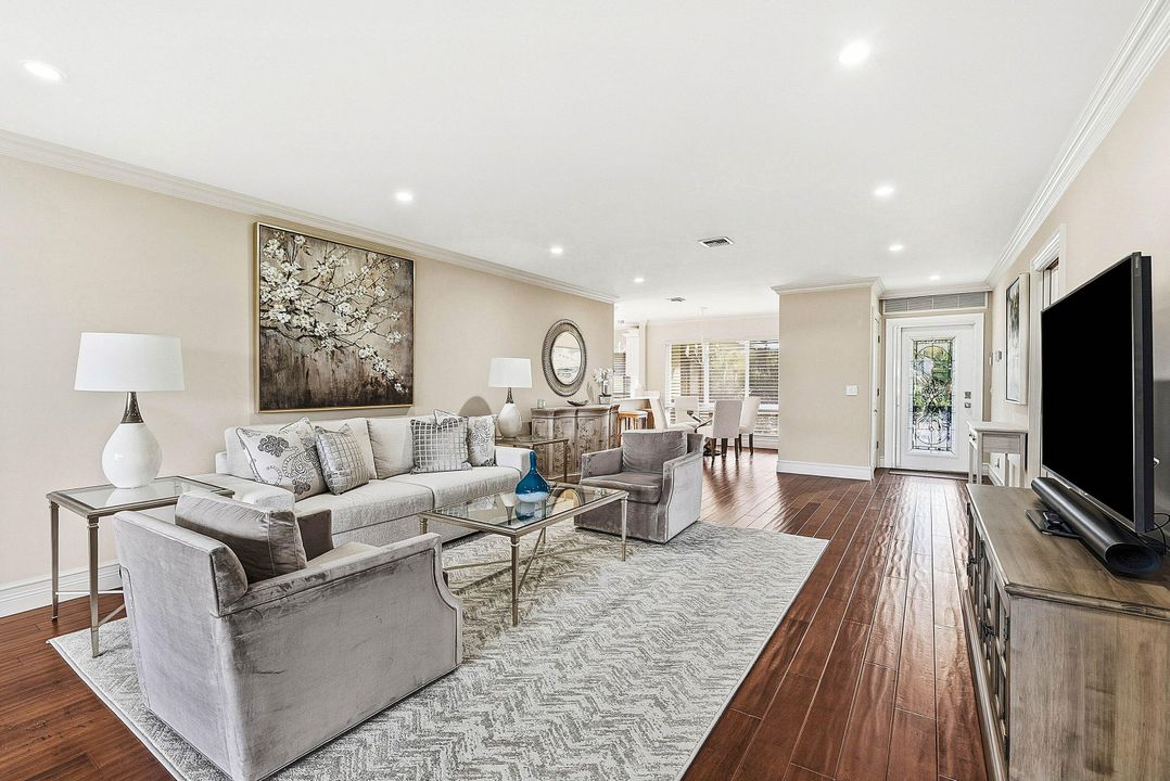 En Venta: $685,000 (3 camas, 2 baños, 1958 Pies cuadrados)