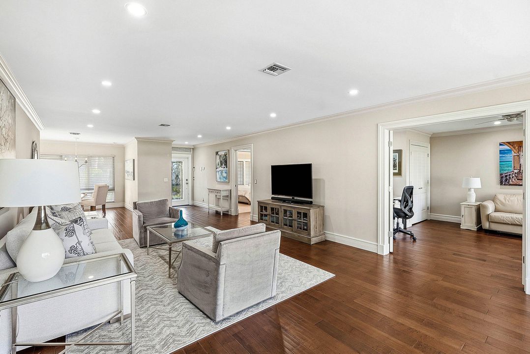 En Venta: $685,000 (3 camas, 2 baños, 1958 Pies cuadrados)