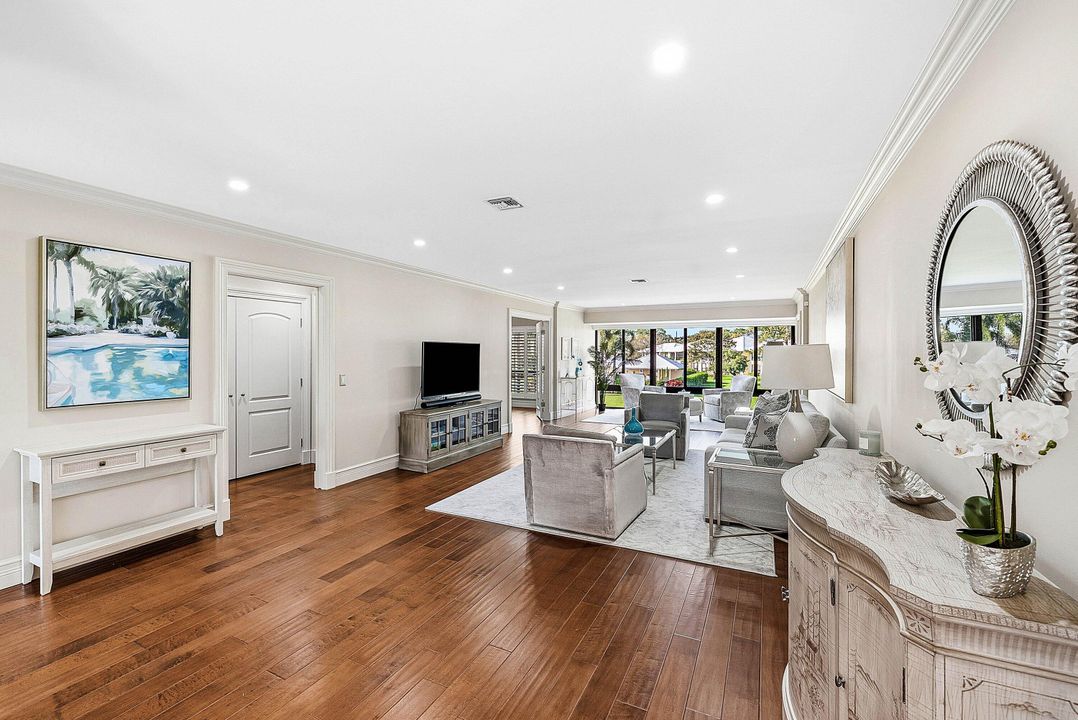 En Venta: $685,000 (3 camas, 2 baños, 1958 Pies cuadrados)