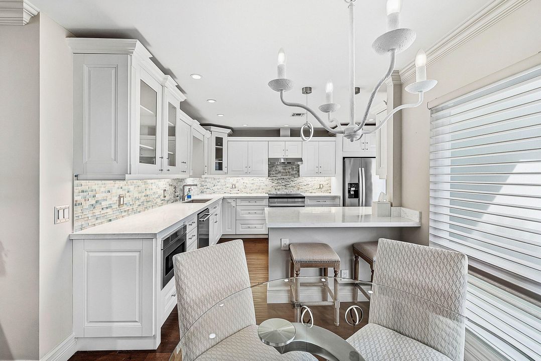 En Venta: $685,000 (3 camas, 2 baños, 1958 Pies cuadrados)