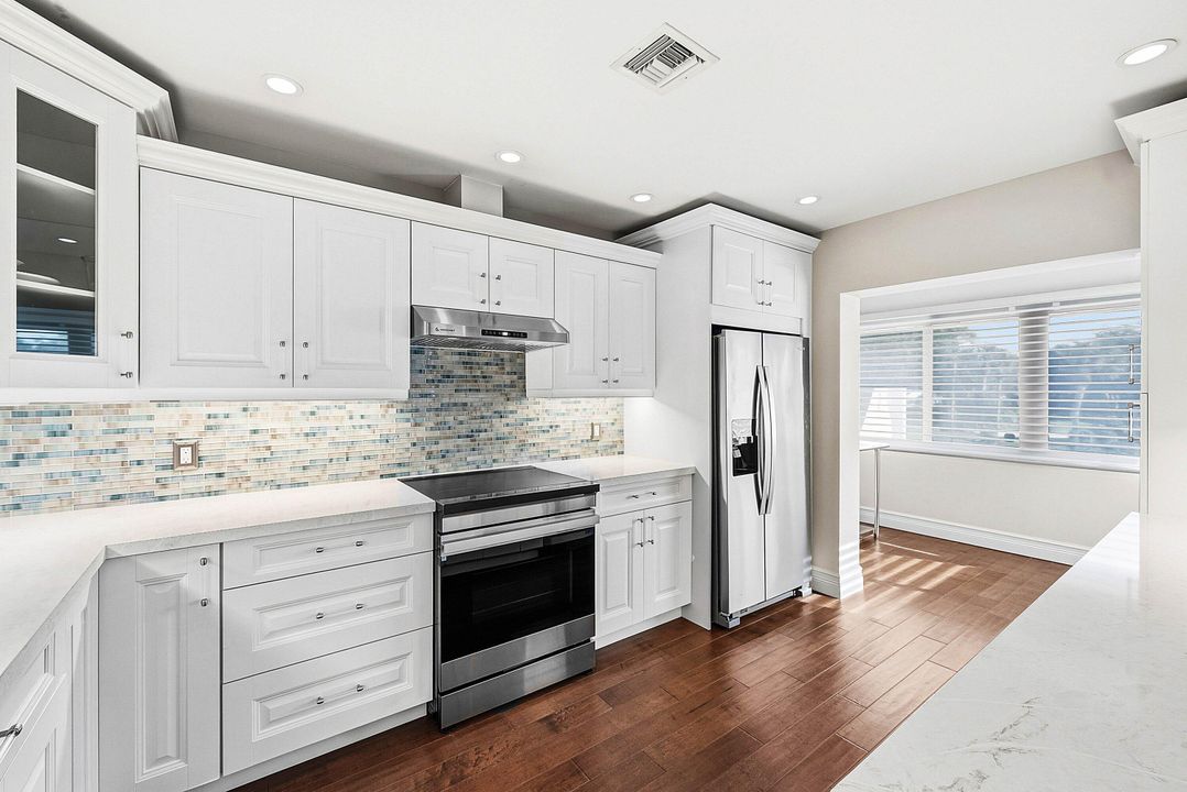 En Venta: $685,000 (3 camas, 2 baños, 1958 Pies cuadrados)