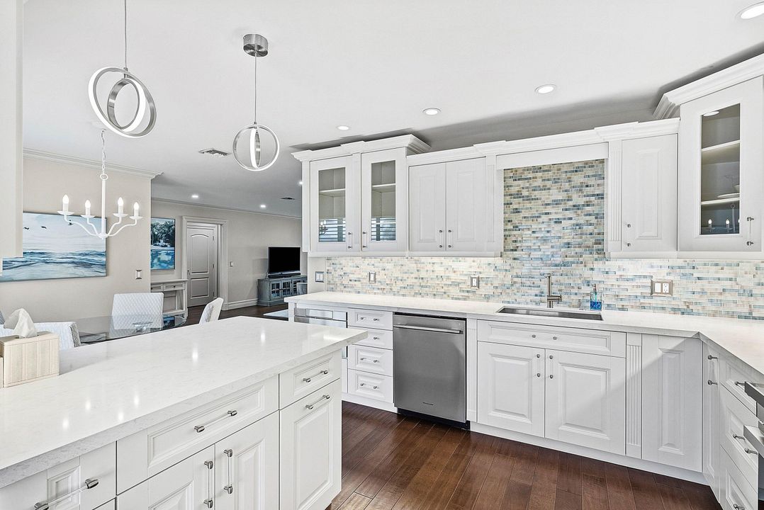 En Venta: $685,000 (3 camas, 2 baños, 1958 Pies cuadrados)