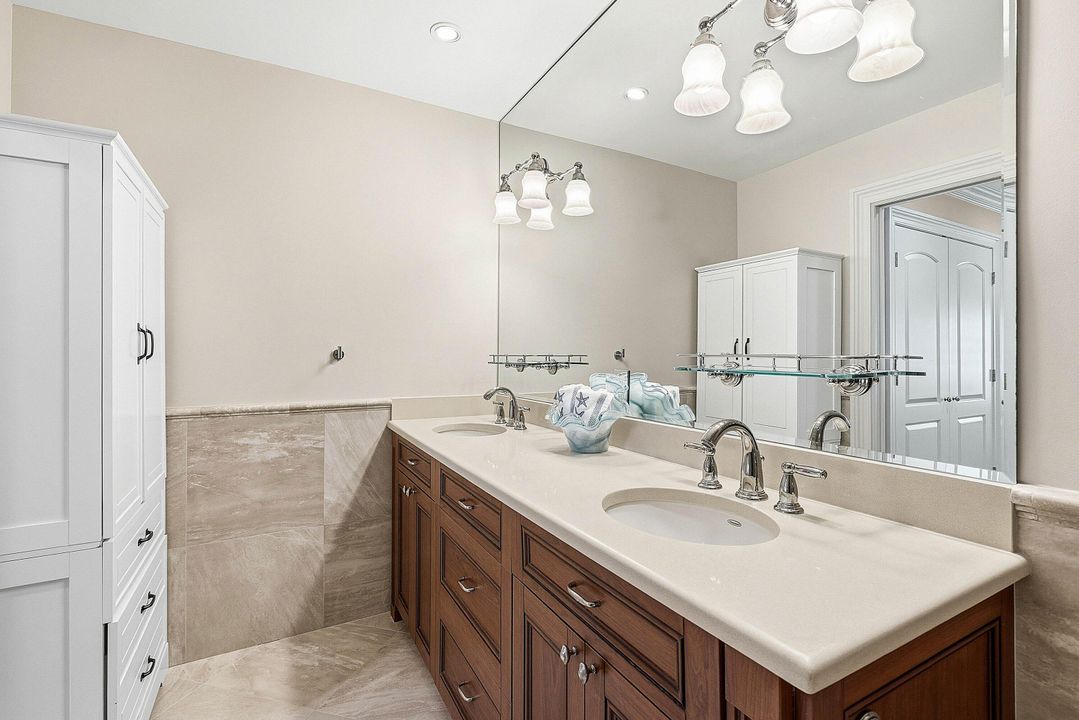 En Venta: $685,000 (3 camas, 2 baños, 1958 Pies cuadrados)