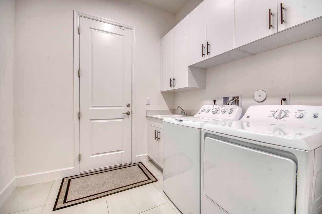 For Sale: $1,195,000 (3 beds, 3 baths, 2668 Square Feet)