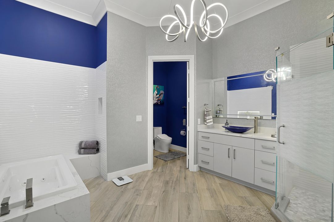 For Sale: $680,000 (3 beds, 4 baths, 2900 Square Feet)