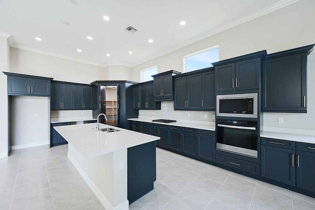 На продажу: $1,088,920 (5 спален, 5 ванн, 3752 Квадратных фут)