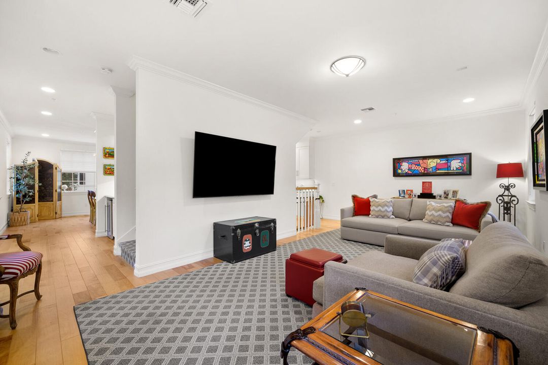 En Venta: $1,950,000 (3 camas, 3 baños, 2401 Pies cuadrados)