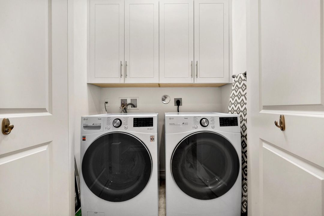 En Venta: $1,950,000 (3 camas, 3 baños, 2401 Pies cuadrados)