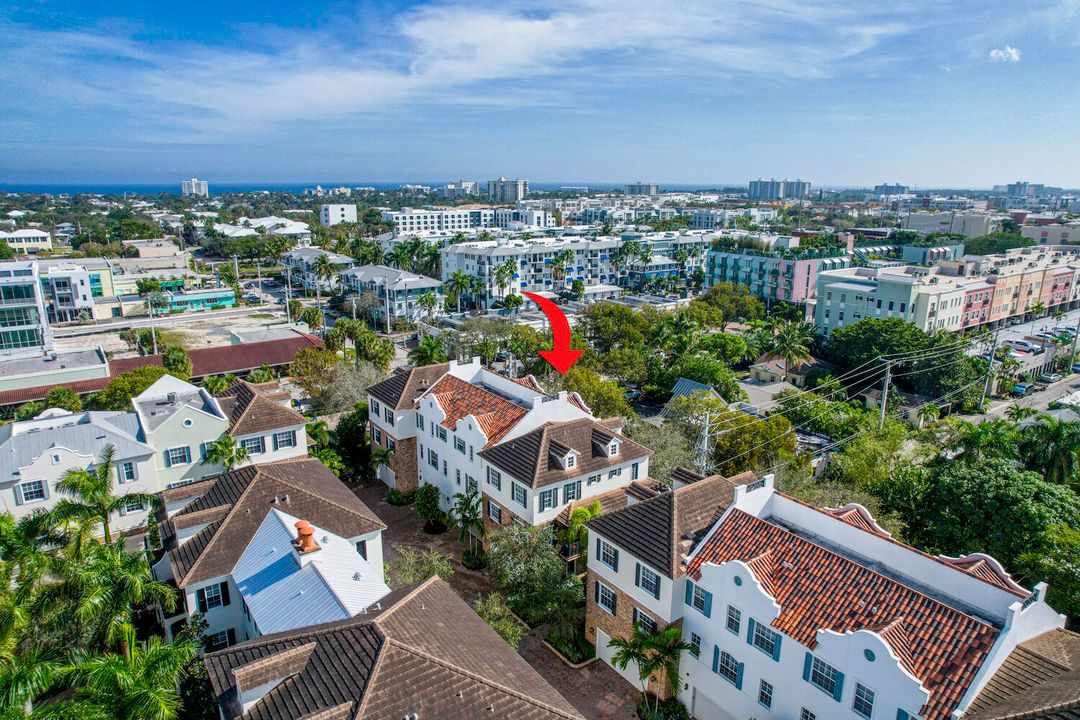 En Venta: $1,950,000 (3 camas, 3 baños, 2401 Pies cuadrados)