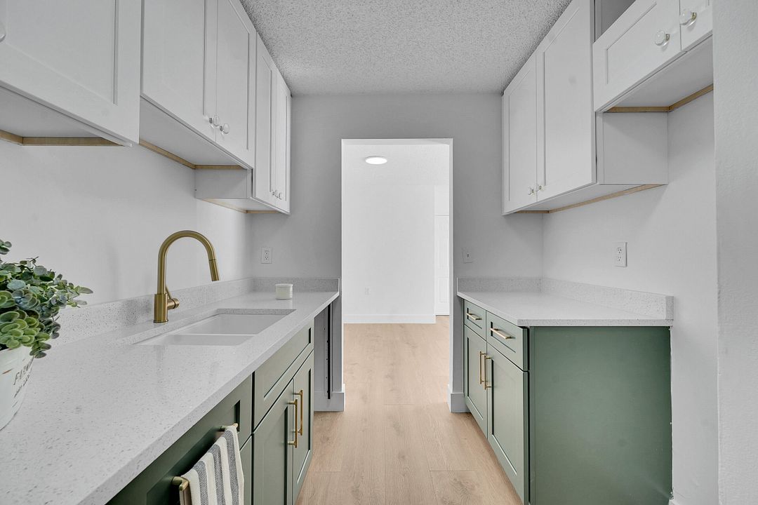 待售: $234,900 (3 贝兹, 2 浴室, 918 平方英尺)