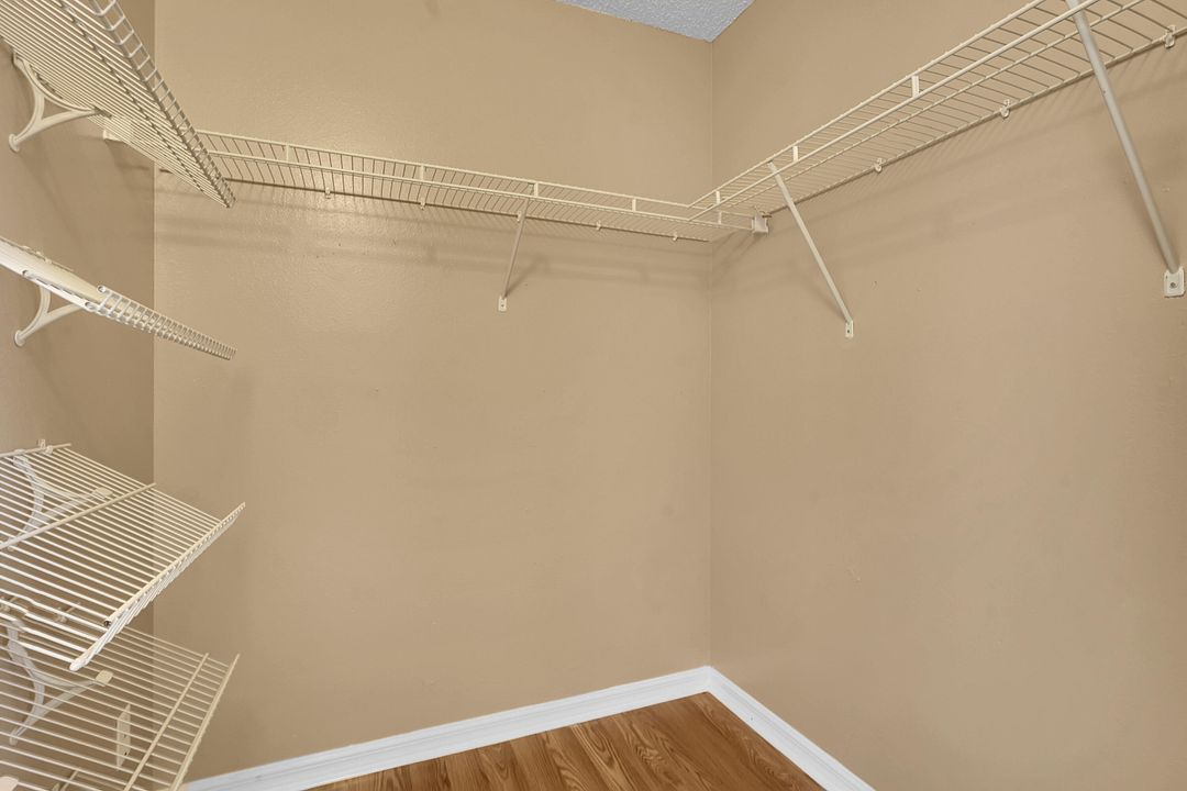 出租: $2,500 (4 贝兹, 3 浴室, 2434 平方英尺)