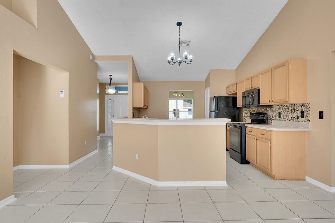 出租: $2,500 (4 贝兹, 3 浴室, 2434 平方英尺)