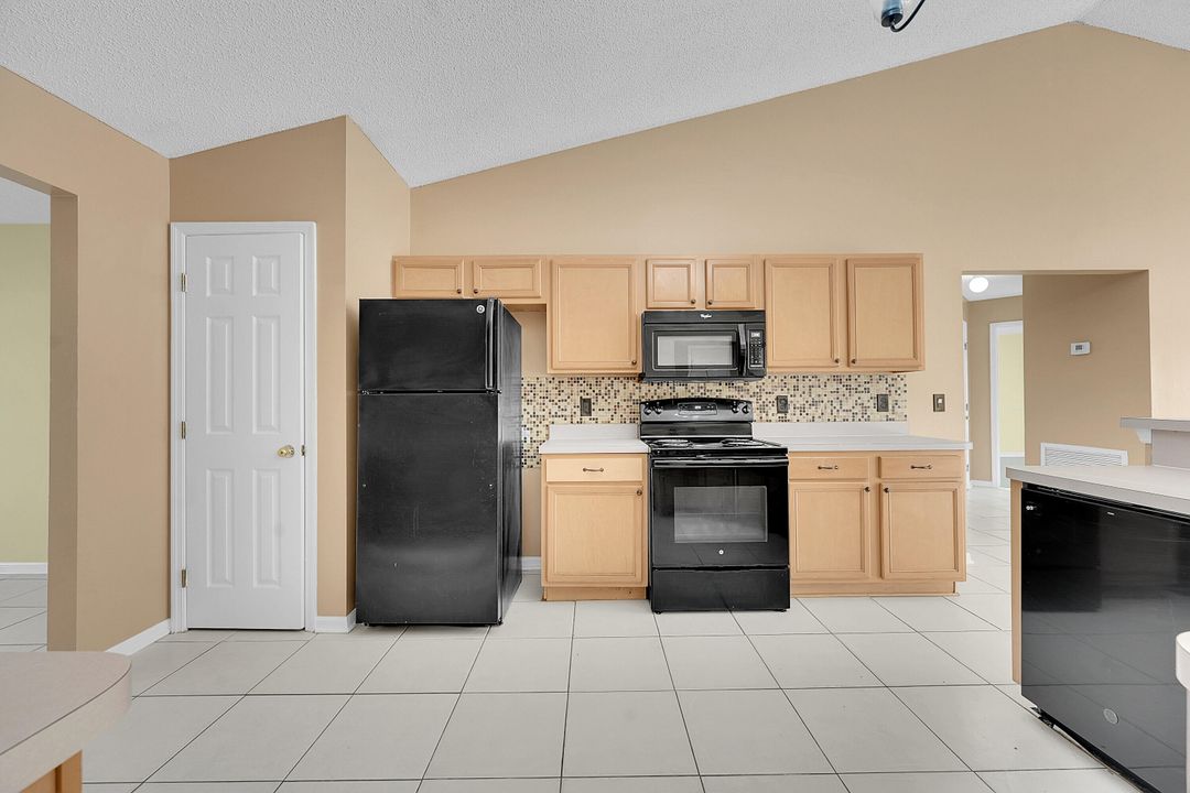 出租: $2,500 (4 贝兹, 3 浴室, 2434 平方英尺)