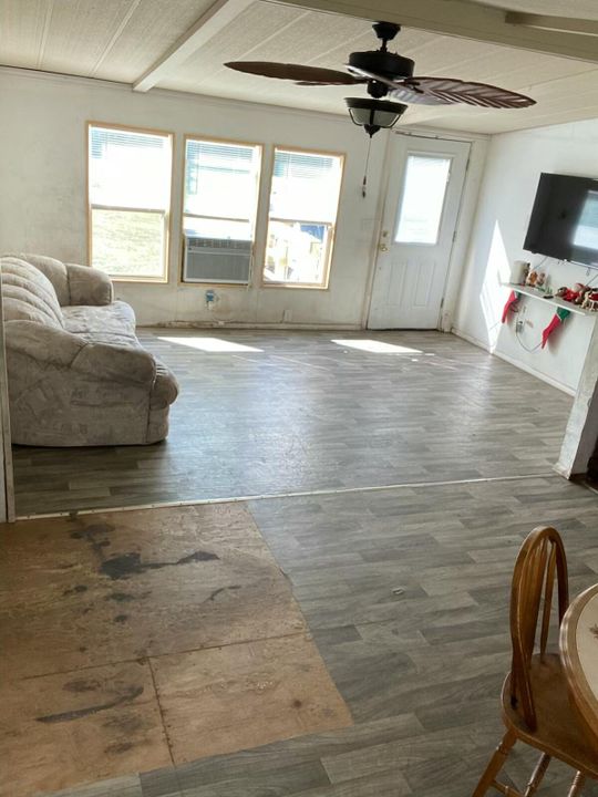 待售: $164,000 (4 贝兹, 2 浴室, 1248 平方英尺)