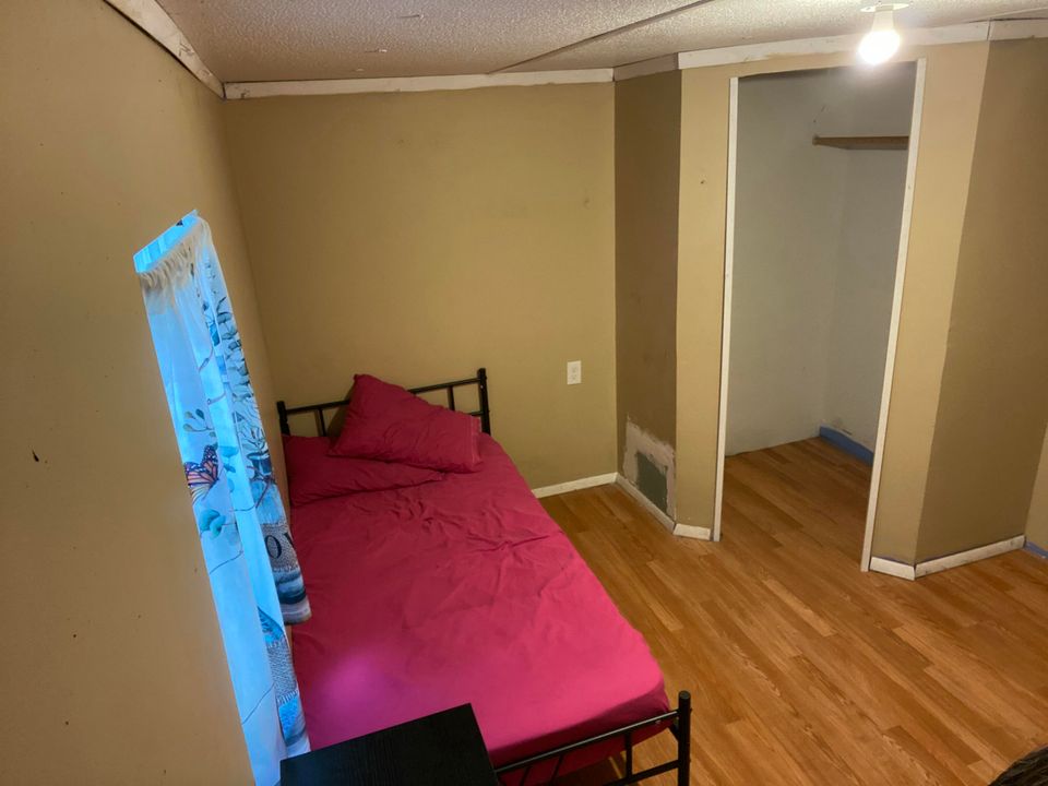 待售: $164,000 (4 贝兹, 2 浴室, 1248 平方英尺)