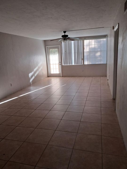 待售: $229,900 (2 贝兹, 2 浴室, 1201 平方英尺)