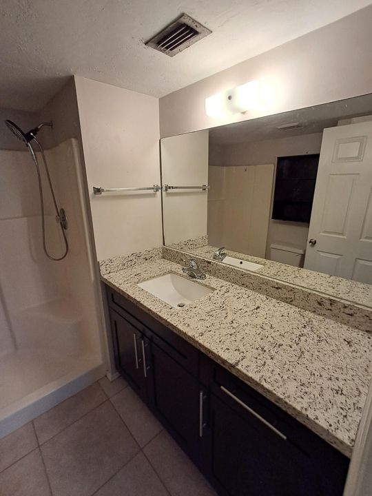 待售: $229,900 (2 贝兹, 2 浴室, 1201 平方英尺)