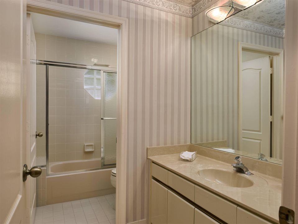 En Venta: $1,095,000 (3 camas, 3 baños, 2615 Pies cuadrados)