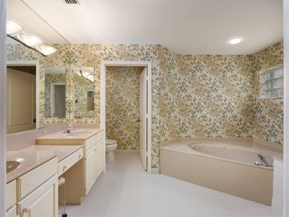 En Venta: $1,095,000 (3 camas, 3 baños, 2615 Pies cuadrados)