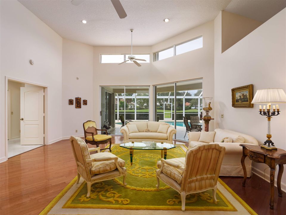 En Venta: $1,095,000 (3 camas, 3 baños, 2615 Pies cuadrados)