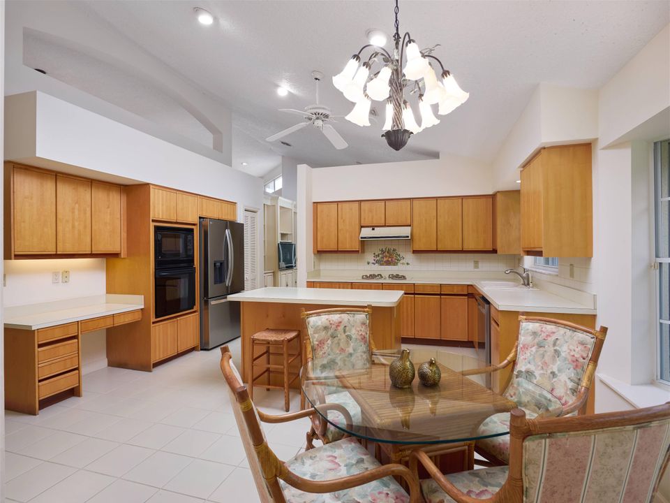 En Venta: $1,095,000 (3 camas, 3 baños, 2615 Pies cuadrados)