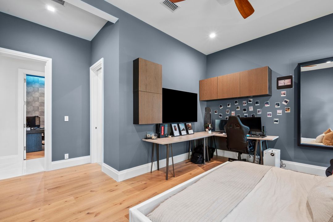 For Sale: $5,495,000 (5 beds, 7 baths, 4835 Square Feet)