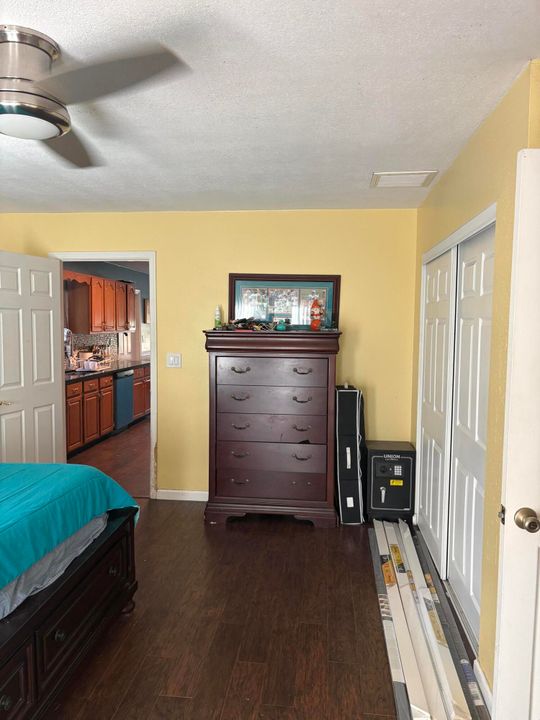 En Venta: $813,000 (4 camas, 2 baños, 2232 Pies cuadrados)