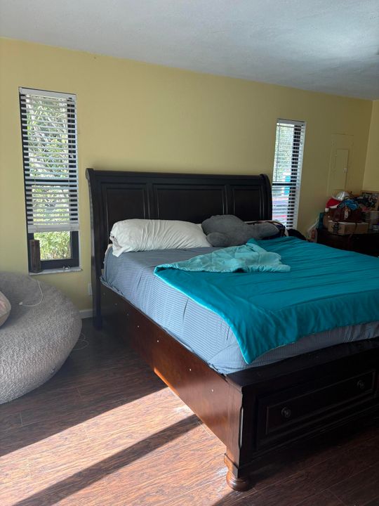 En Venta: $813,000 (4 camas, 2 baños, 2232 Pies cuadrados)