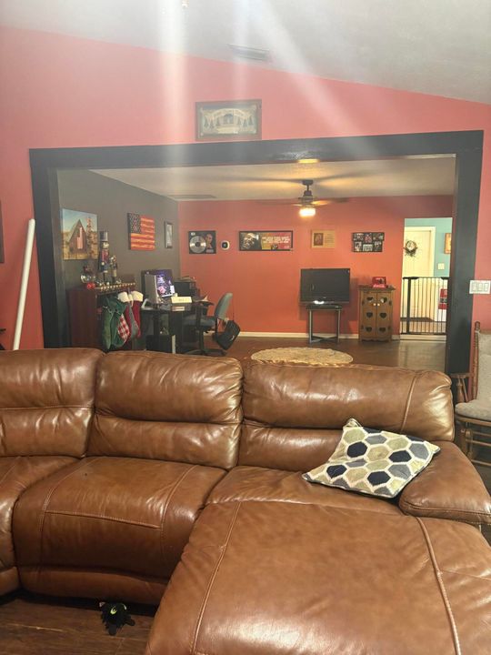 En Venta: $813,000 (4 camas, 2 baños, 2232 Pies cuadrados)