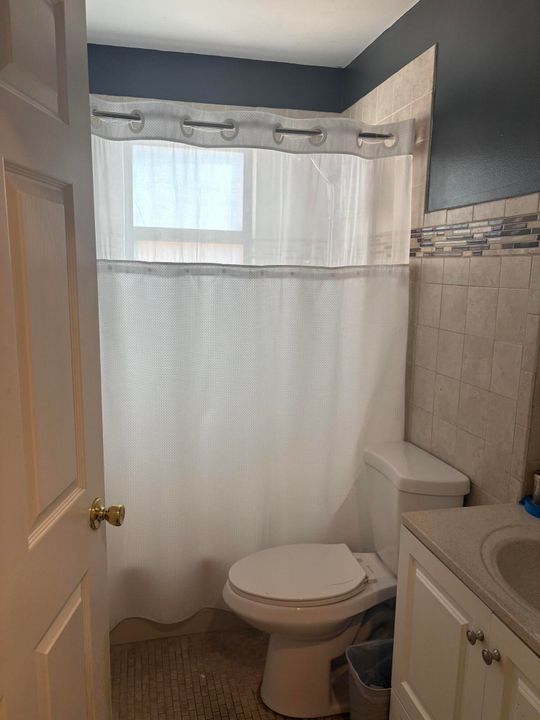 En Venta: $813,000 (4 camas, 2 baños, 2232 Pies cuadrados)