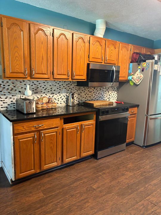 En Venta: $813,000 (4 camas, 2 baños, 2232 Pies cuadrados)