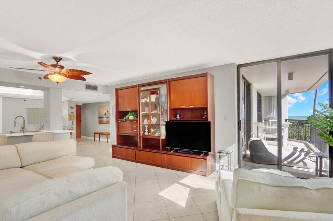 出租: $3,000 (2 贝兹, 2 浴室, 1307 平方英尺)