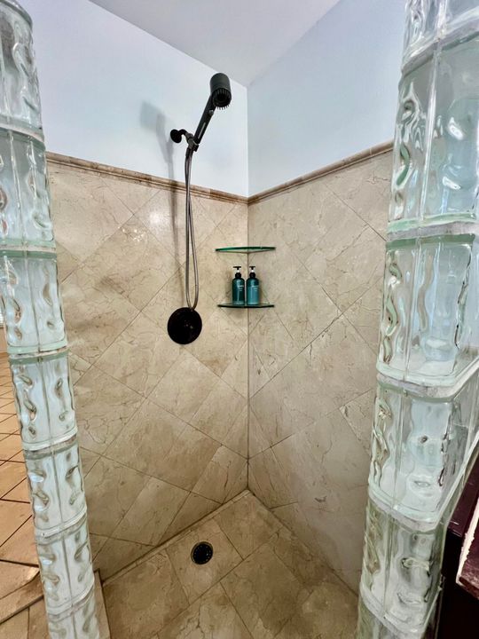 待售: $740,000 (3 贝兹, 2 浴室, 2707 平方英尺)