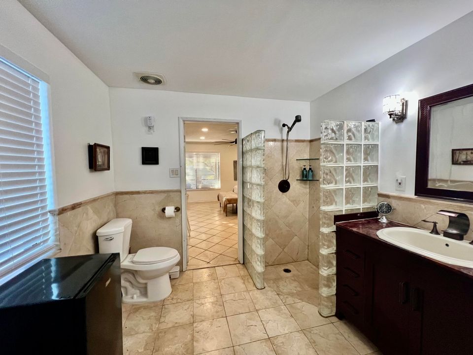 待售: $740,000 (3 贝兹, 2 浴室, 2707 平方英尺)