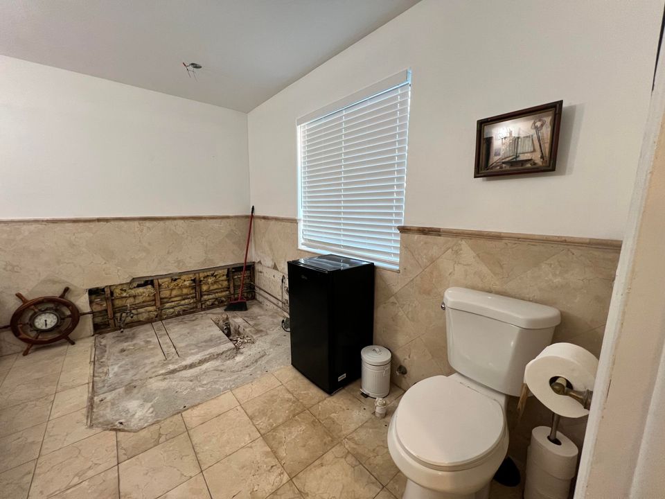 待售: $740,000 (3 贝兹, 2 浴室, 2707 平方英尺)