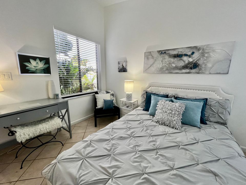 待售: $740,000 (3 贝兹, 2 浴室, 2707 平方英尺)