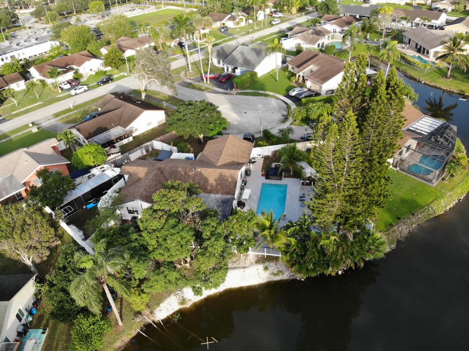 待售: $740,000 (3 贝兹, 2 浴室, 2707 平方英尺)