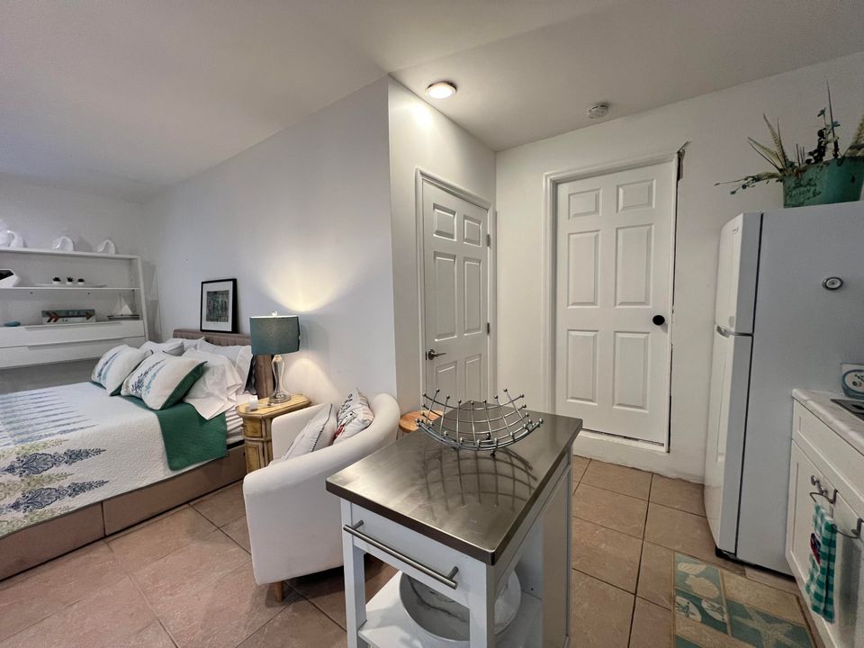 待售: $740,000 (3 贝兹, 2 浴室, 2707 平方英尺)