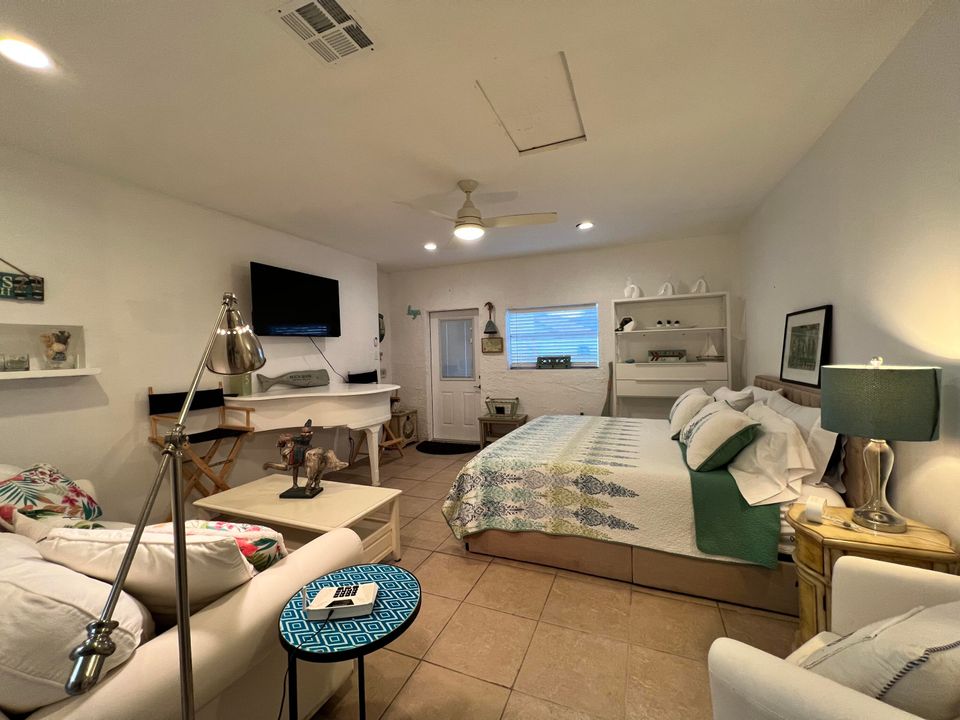 待售: $740,000 (3 贝兹, 2 浴室, 2707 平方英尺)