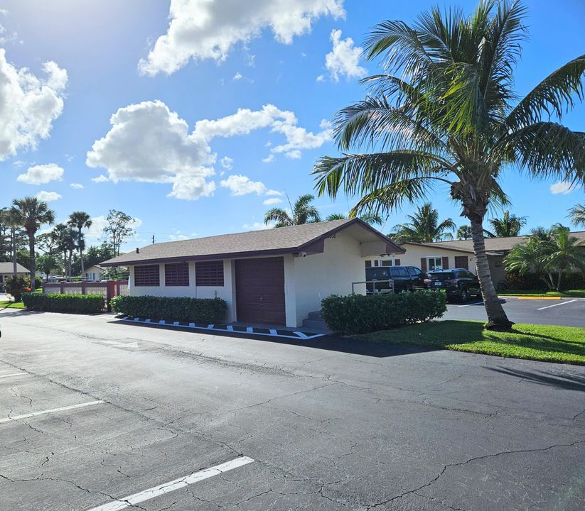 待售: $96,900 (1 贝兹, 1 浴室, 611 平方英尺)