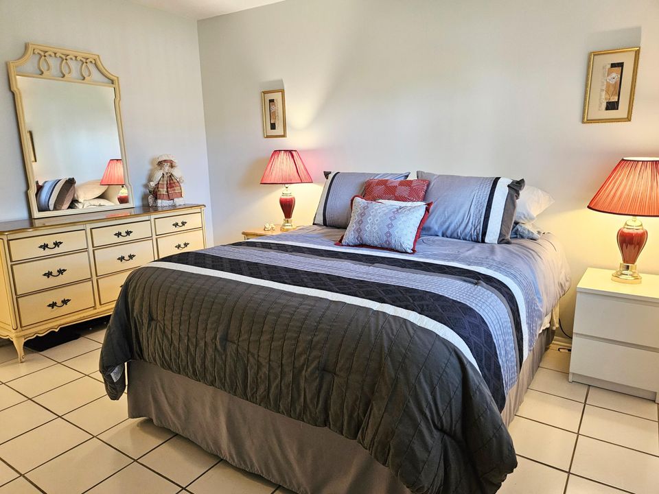 待售: $96,900 (1 贝兹, 1 浴室, 611 平方英尺)