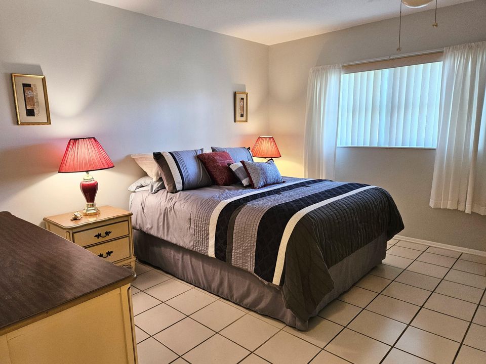 待售: $96,900 (1 贝兹, 1 浴室, 611 平方英尺)