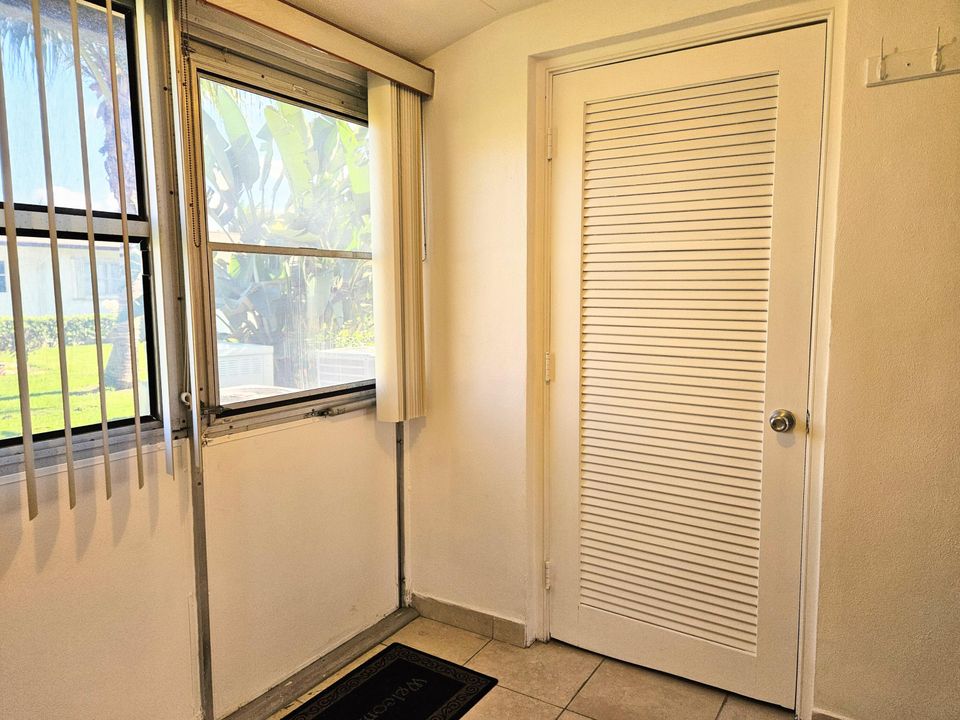 待售: $96,900 (1 贝兹, 1 浴室, 611 平方英尺)