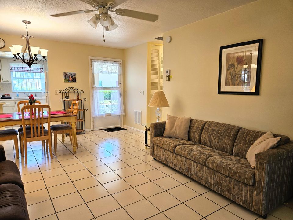 待售: $96,900 (1 贝兹, 1 浴室, 611 平方英尺)