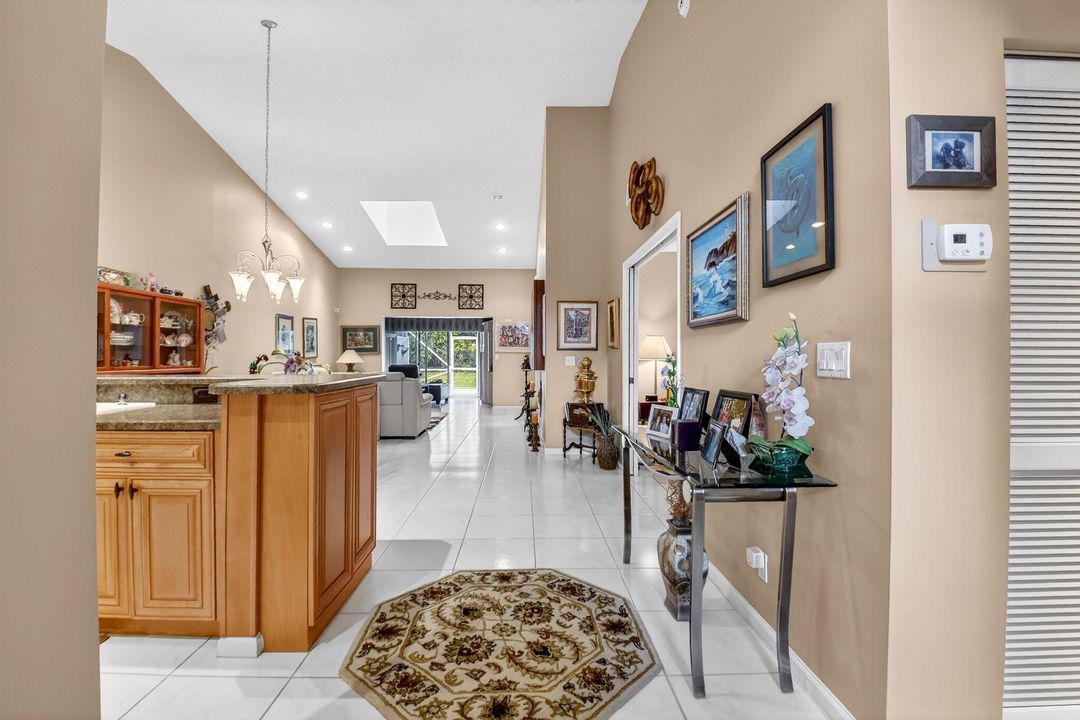 For Sale: $315,000 (3 beds, 2 baths, 1722 Square Feet)