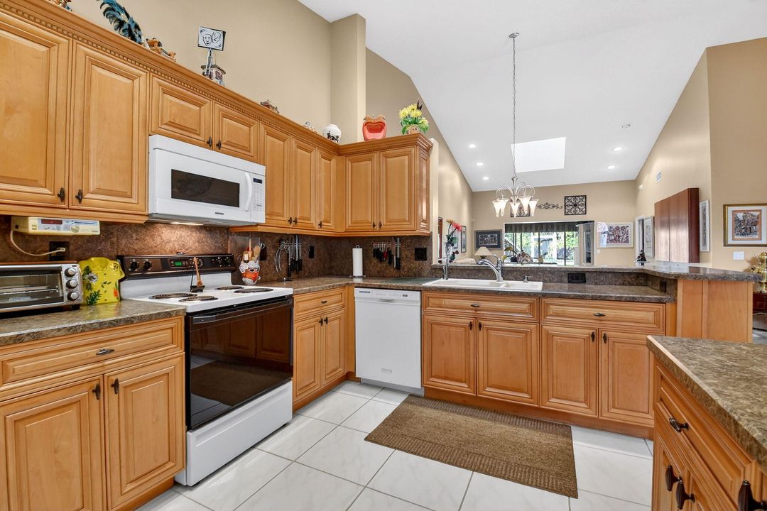 For Sale: $315,000 (3 beds, 2 baths, 1722 Square Feet)