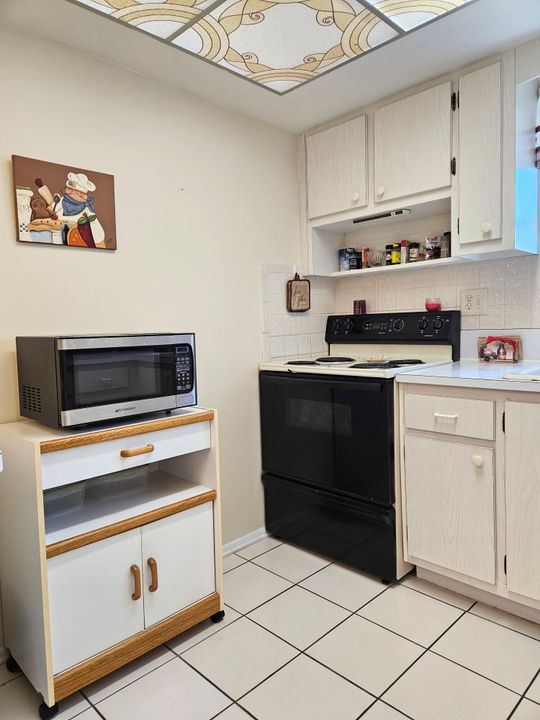 待售: $96,900 (1 贝兹, 1 浴室, 611 平方英尺)