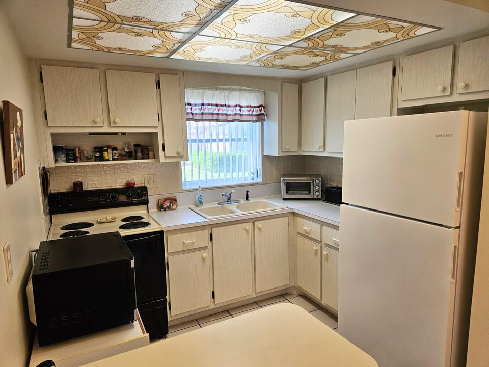 待售: $96,900 (1 贝兹, 1 浴室, 611 平方英尺)